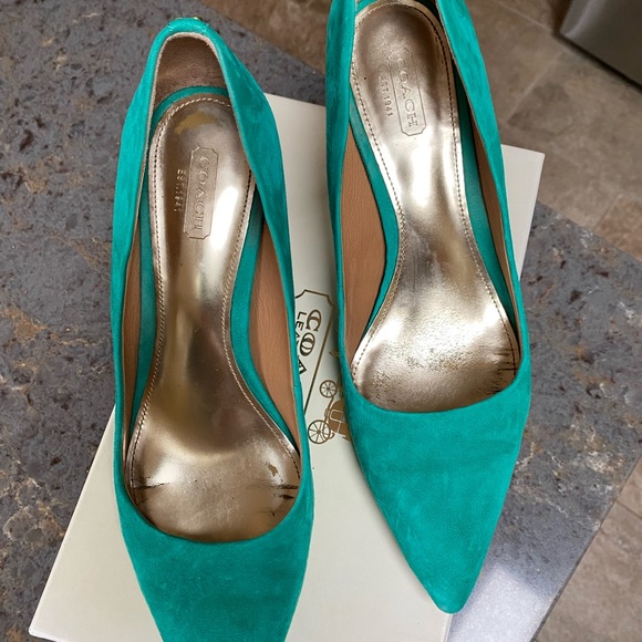 Brand: Coach Model: Zoee Suede Color: Emerald Size: 8.5 - Picture 5 of 8